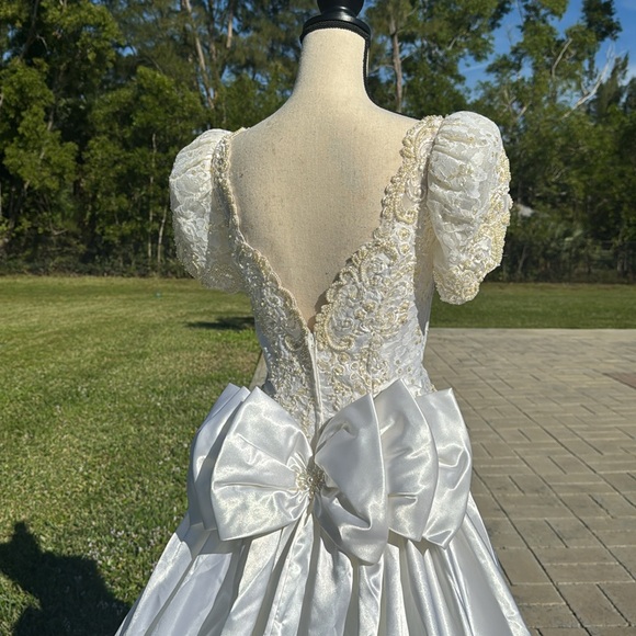 90s Mori Lee wedding gown. Size small. - Picture 6 of 11